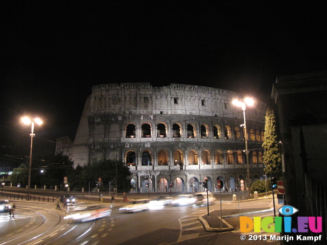 SX31518 Colosseum at night